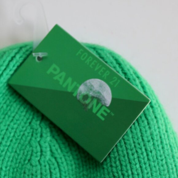 Forever 21 x Pantone Knit Green Beanie Hat Unisex NWT One Size - Picture 4 of 4